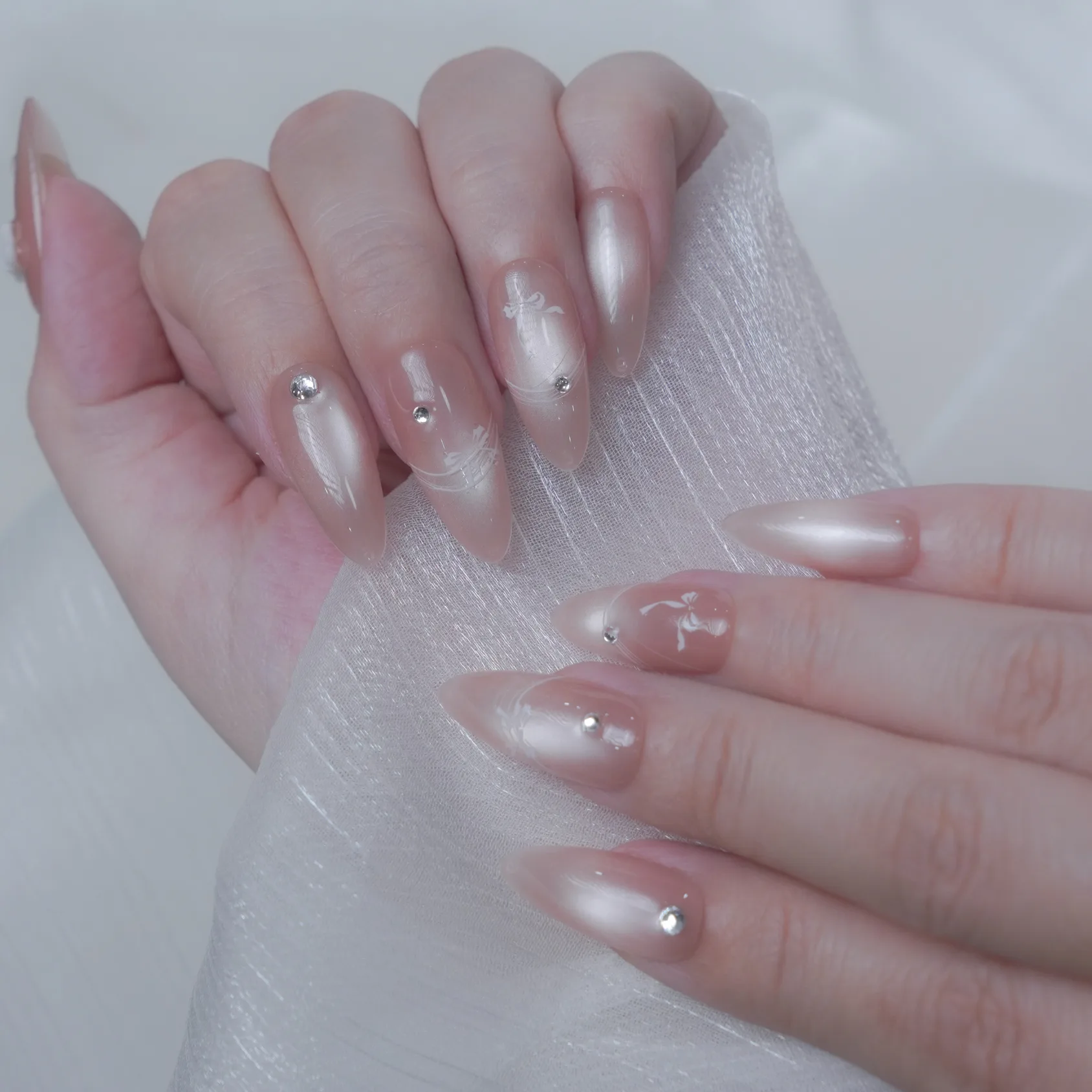 [M249] Nailbox thạch nude mắt mèo đính charm nơ, nơ ẩn mix đá