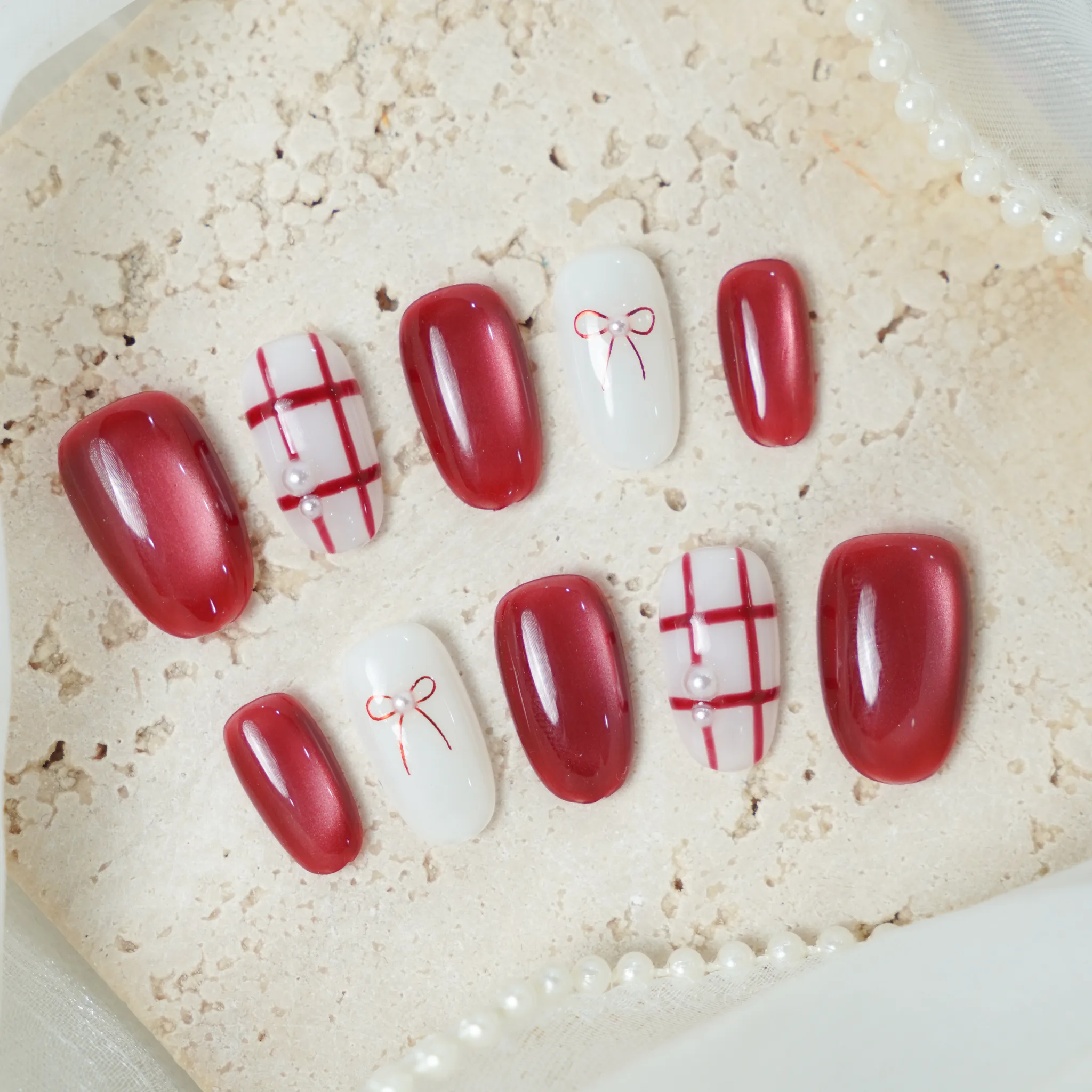[M242] Nailbox mắt mèo đỏ mix trắng gạo đính nơ (BST Tết 2026)