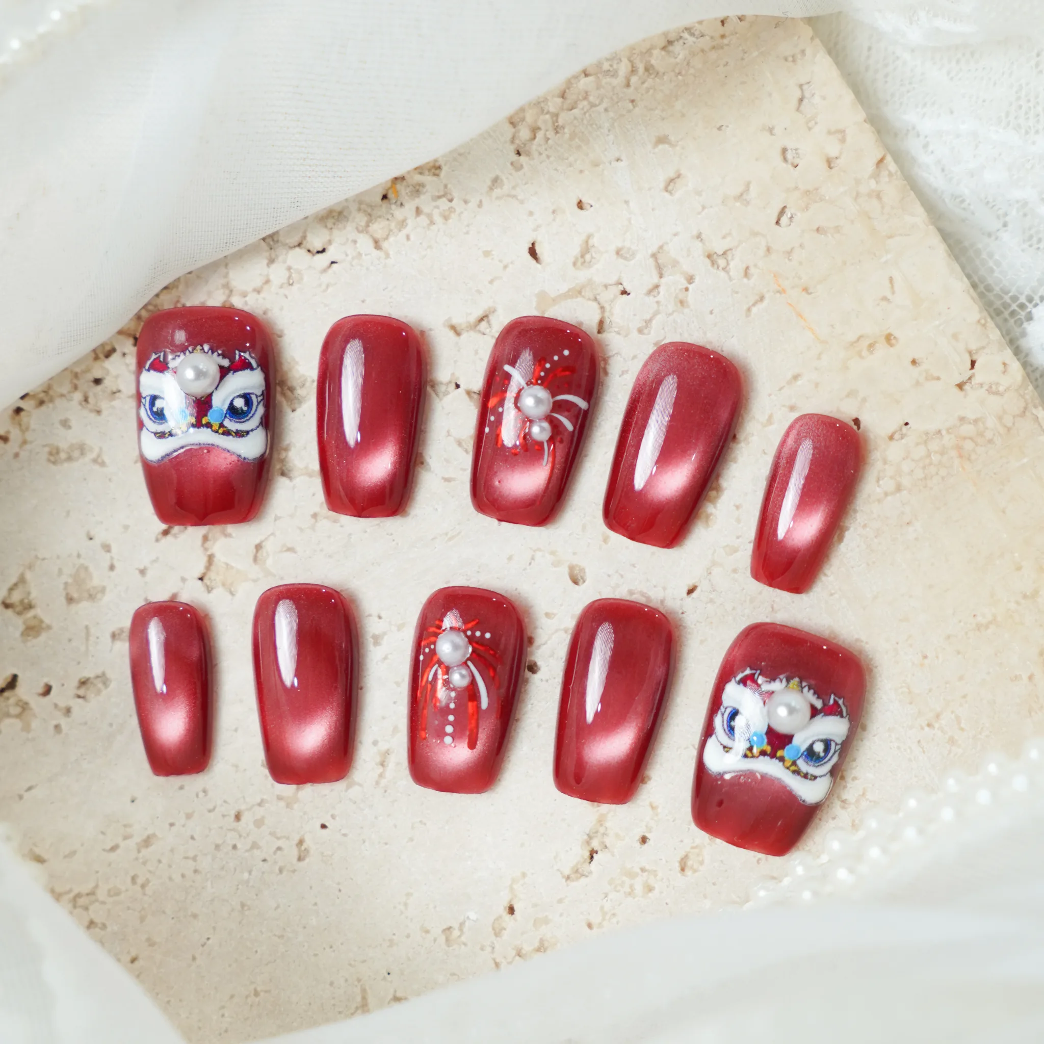 [M244] Nailbox mắt mèo đỏ phối họa tiết kỳ lân (BST Tết 2026)