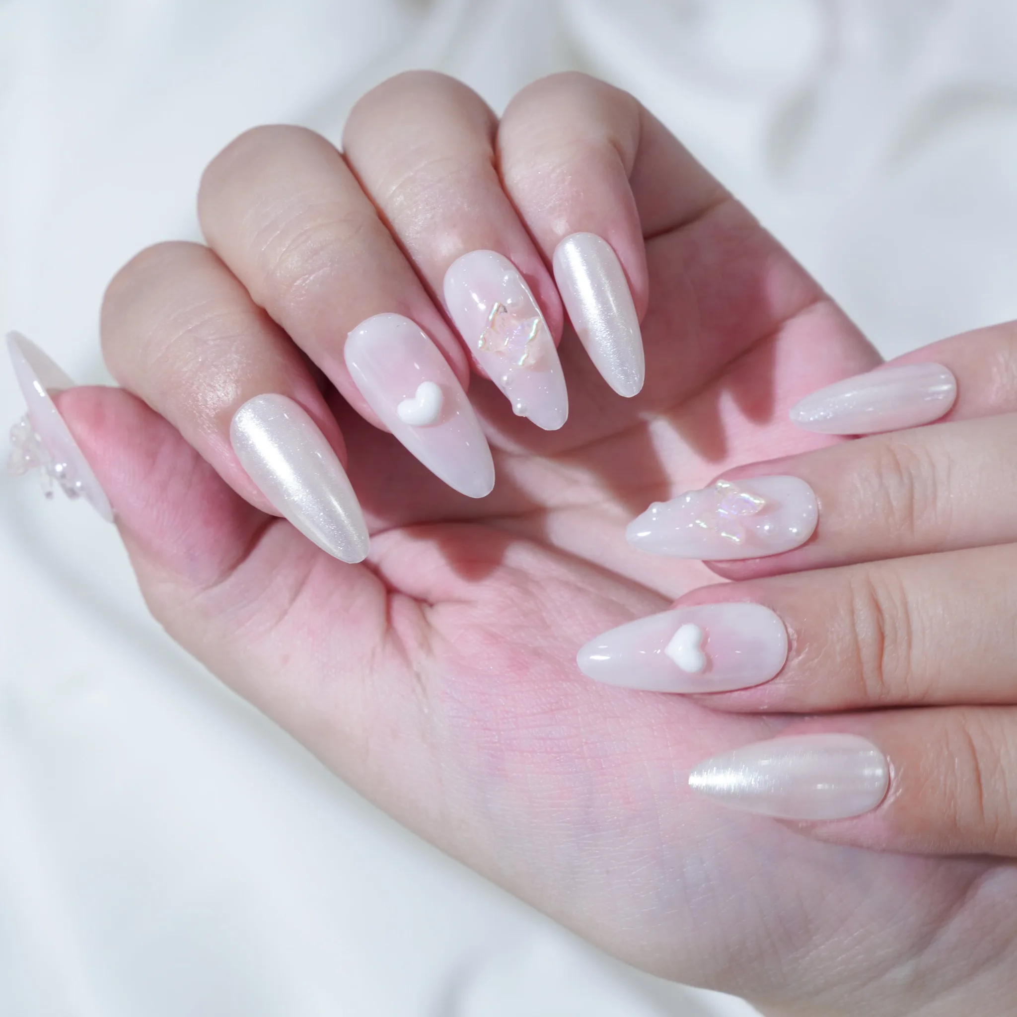 [M230] Nailbox tráng gương mix trắng gạo lòng đào đính hồ điệp
