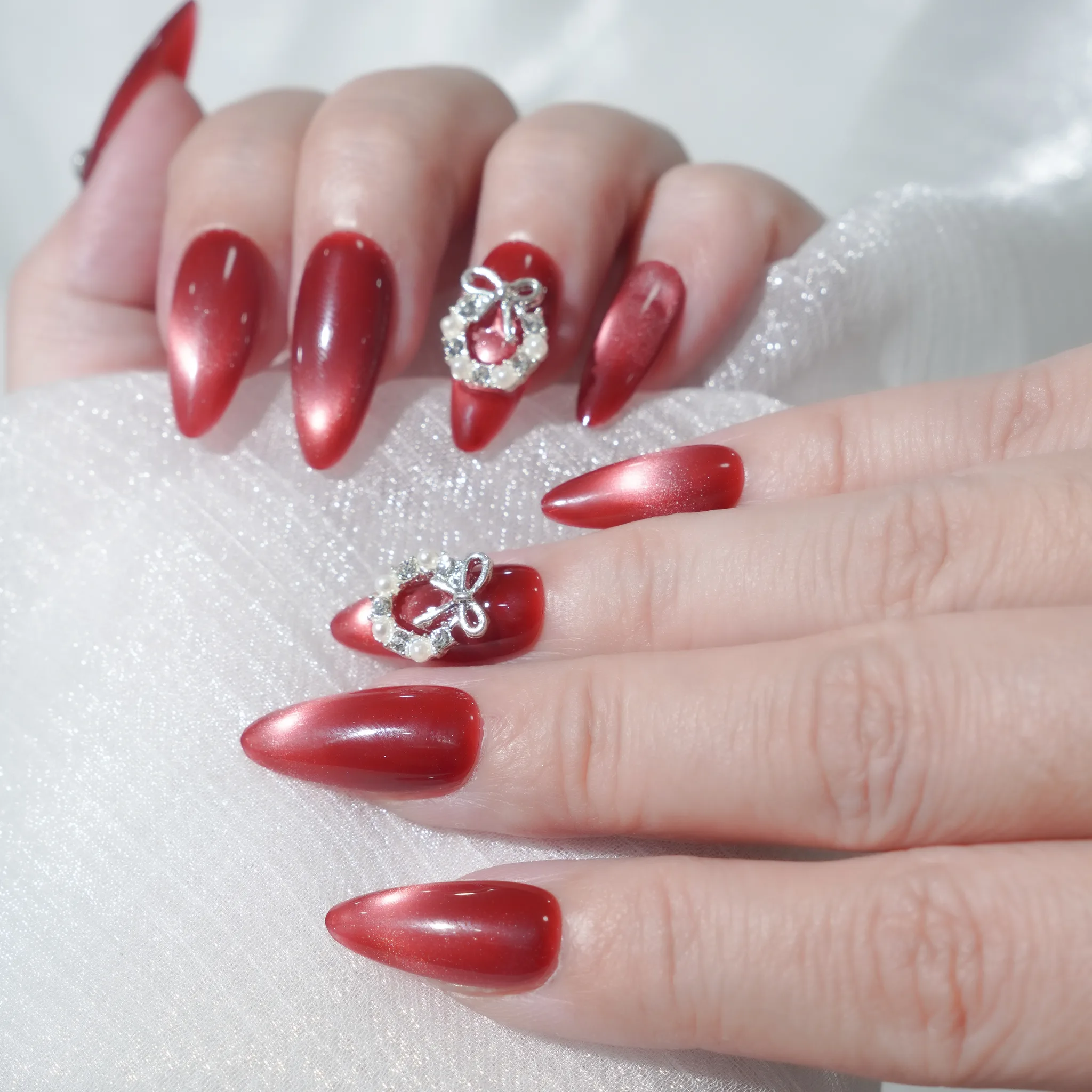 [M235] Nailbox mắt mèo đỏ đính charm nơ (BST Giáng Sinh)