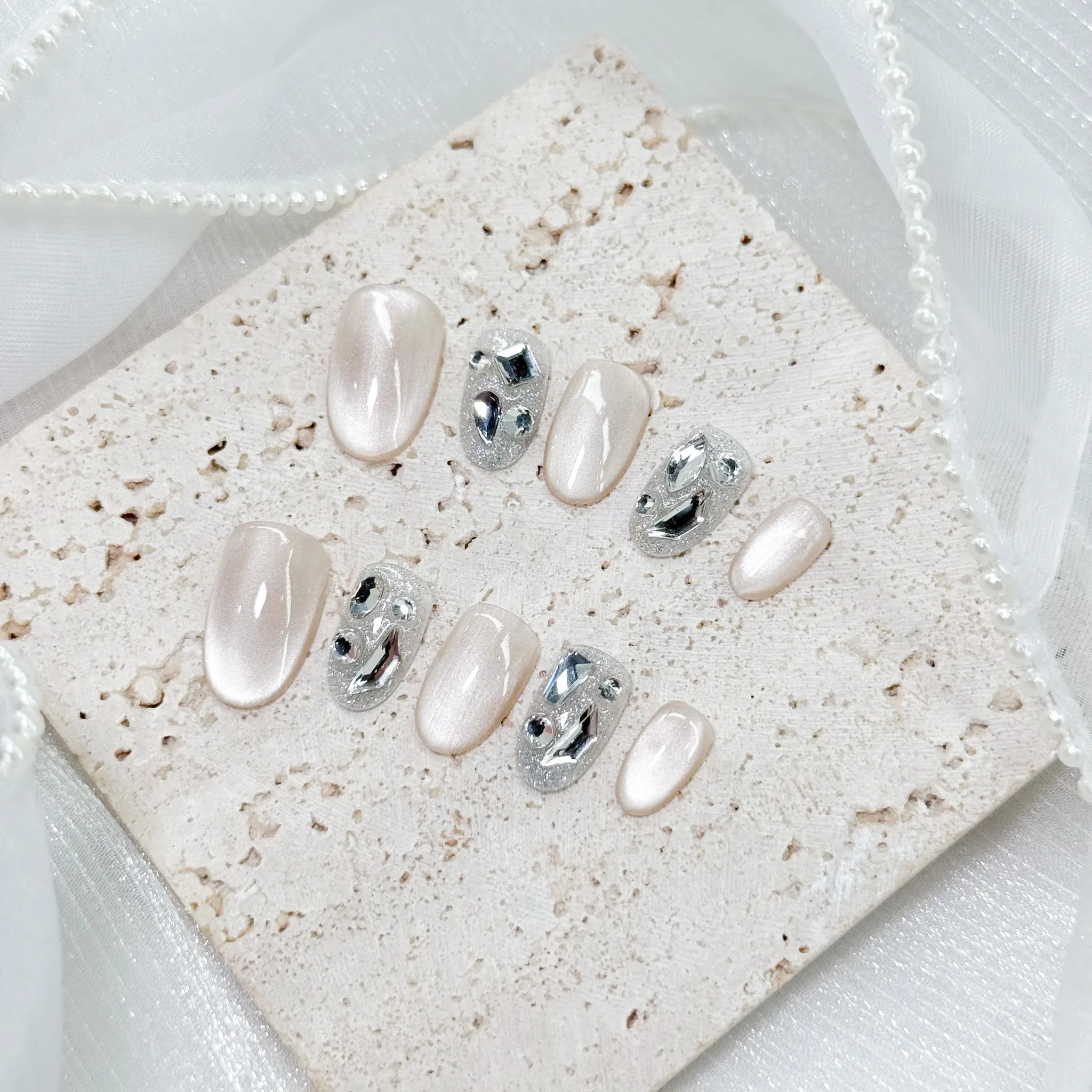 [M213] Nailbox thiết kế mắt mèo đính đá