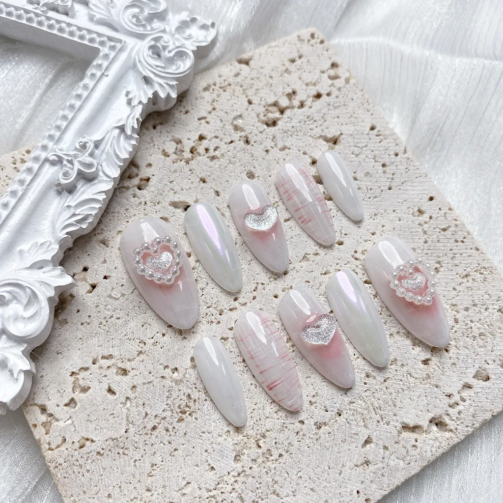 [M123] Nailbox hồng pastel trắng đính trái tim