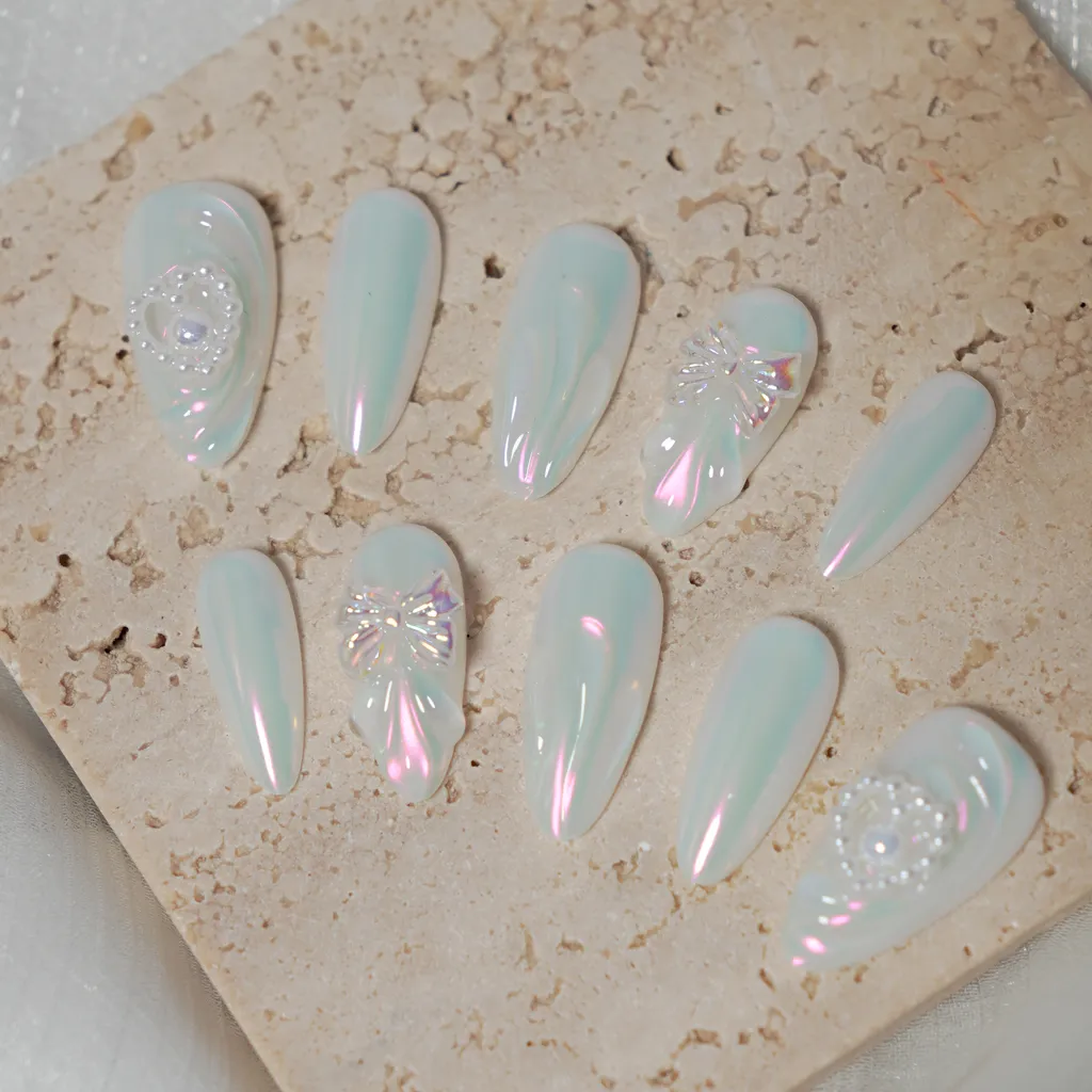 [M121] Nailbox trắng tráng gương đính tim nơ