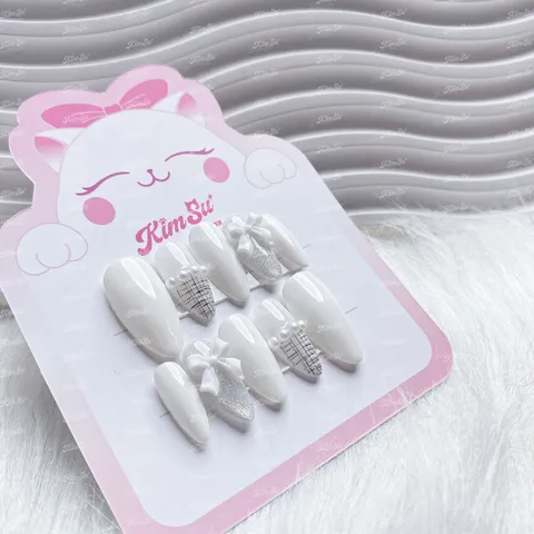 [M069] Nailbox trắng đính nơ mix mắt mèo
