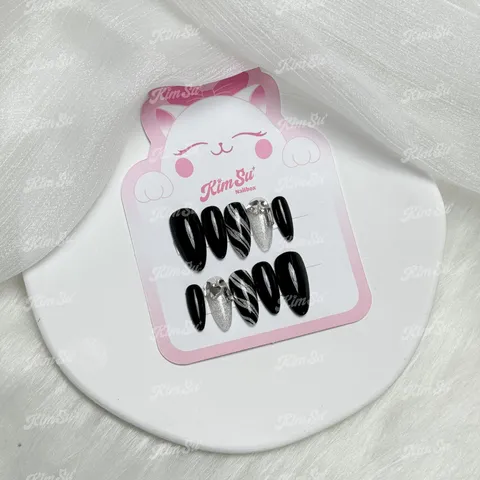 [M061] Nailbox đen vân đính đá cá tính